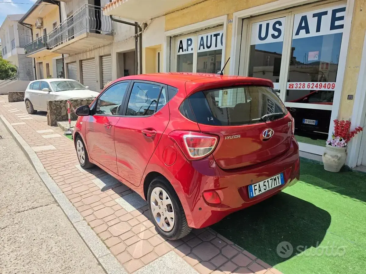 Usata Hyundai i10 Comfort 66 CV (48 kW) 2016 Rosso Utilitaria