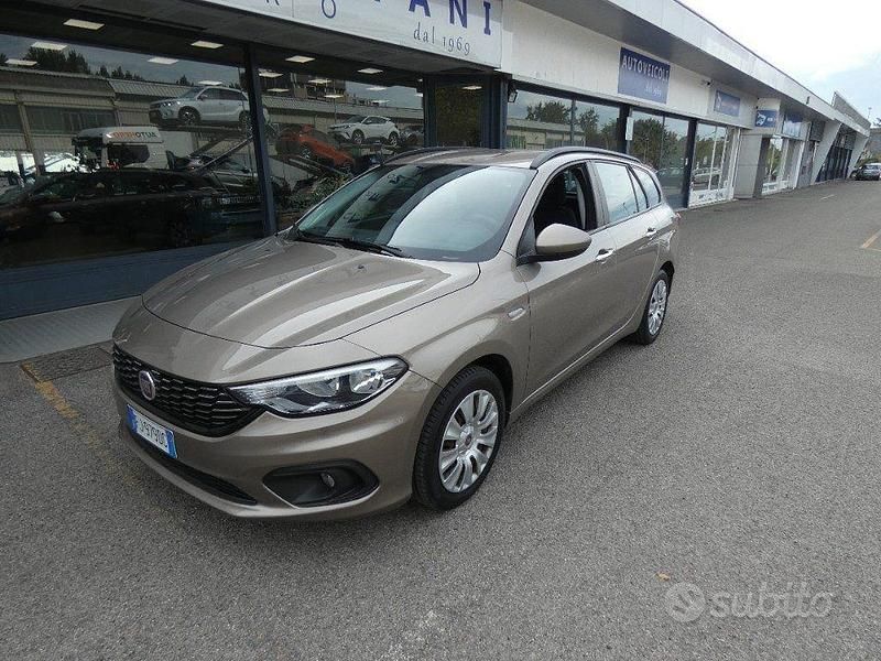 Usata Fiat Tipo Business 120 CV (88 kW) 2017 Beige(met.) Station wagon