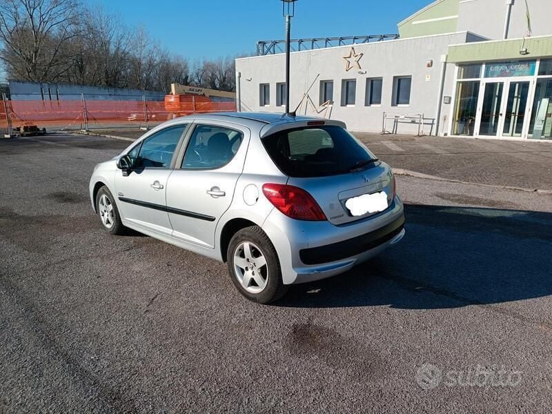 Usata Peugeot 207 73 CV (53 kW) 2008 Grigio Utilitaria