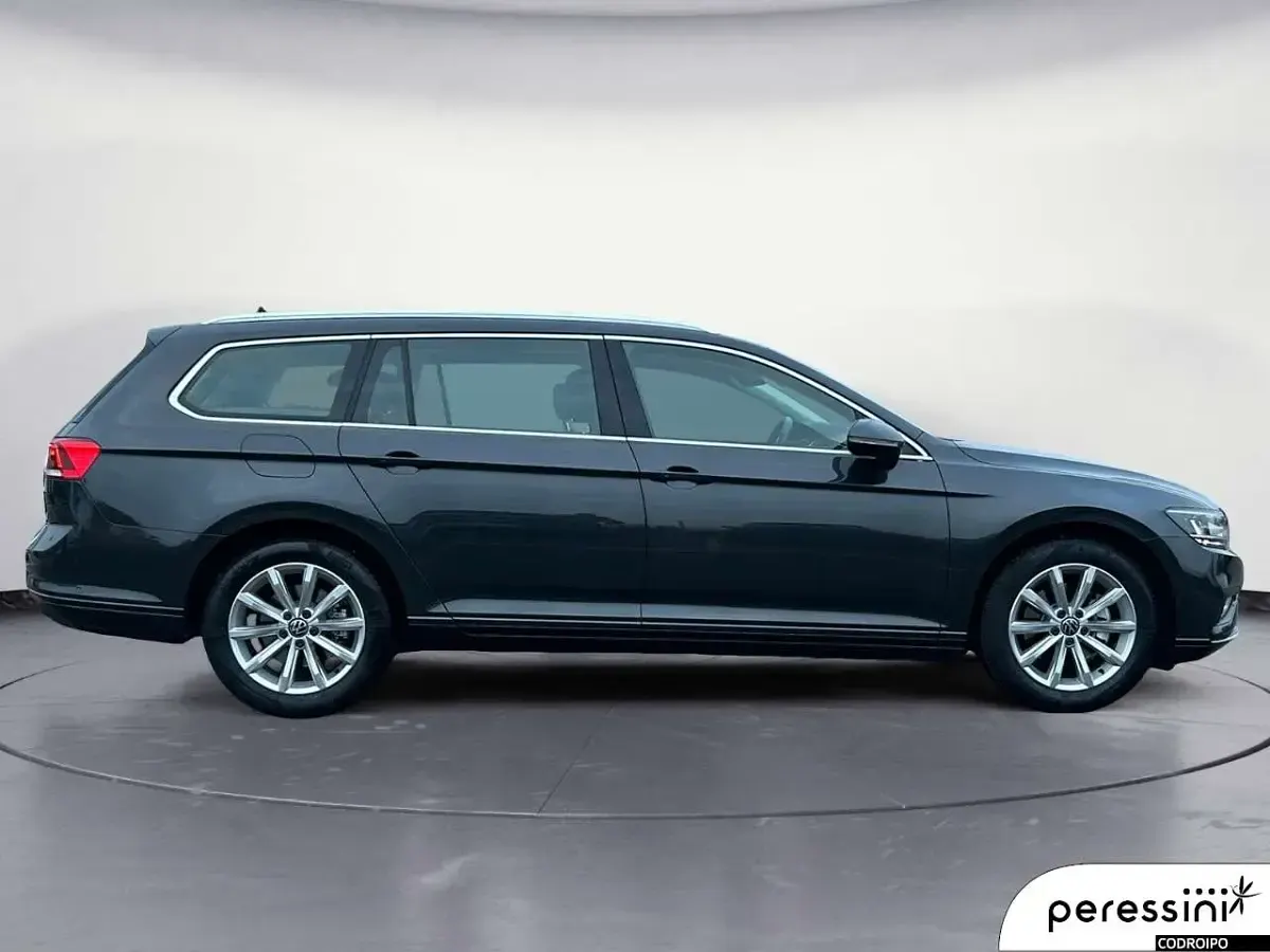 Usata VW Passat 150 CV (110 kW) 2023 Grigio Station wagon