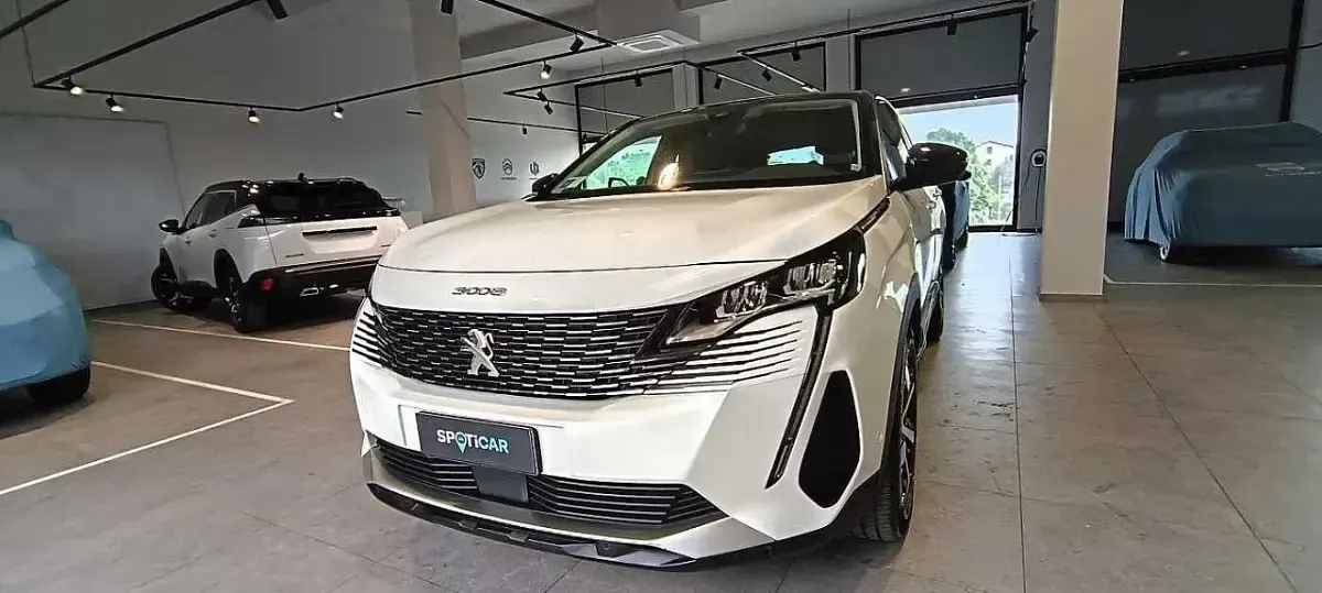 Usata Peugeot 3008 Allure 131 CV (96 kW) 2022 Bianco SUV