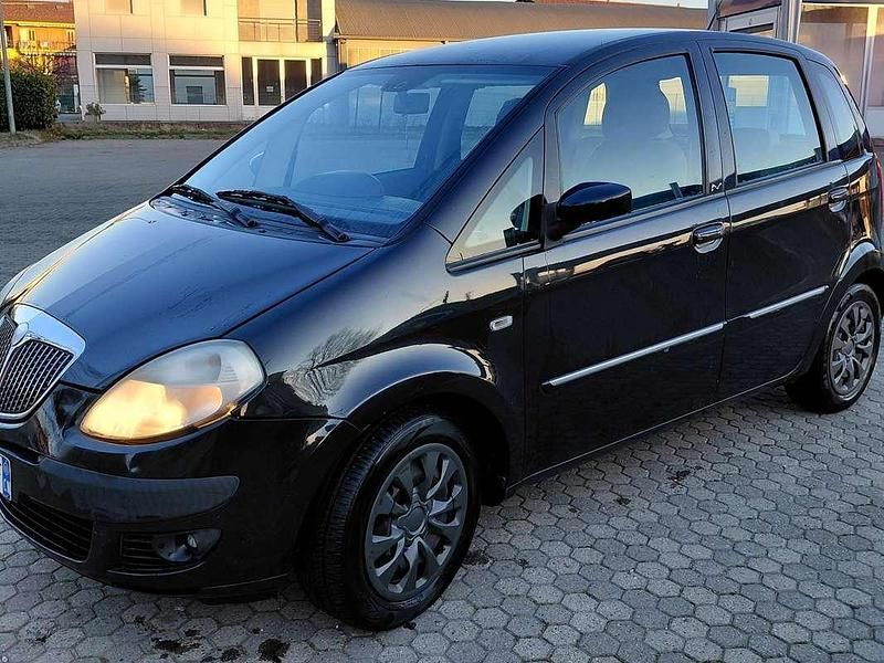 Usata Lancia Musa 95 CV (69 kW) 2005 Nero Monovolume