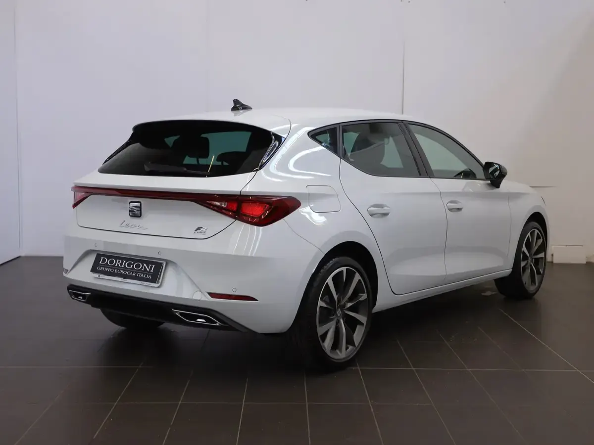 Usata Seat Leon FR 204 CV (150 kW) 2024 Bianco nevada Berlina