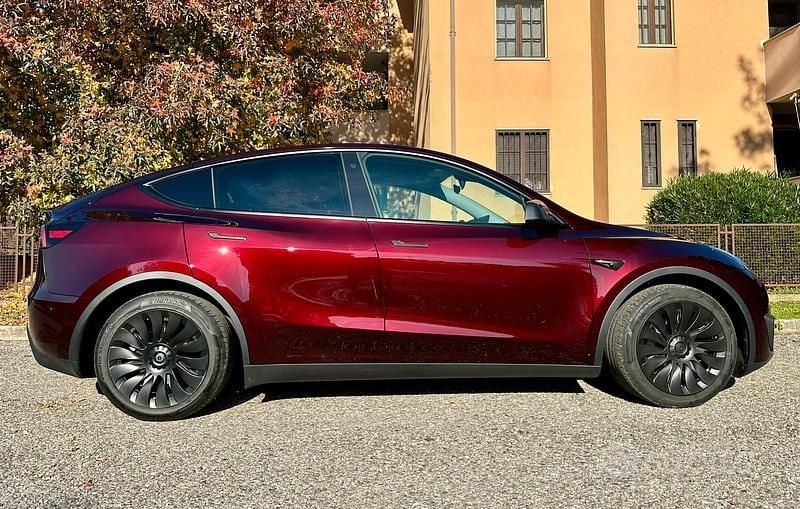 Usata Tesla Model Y Long Range AWD 378 kW (514 CV) 2023 Rosso SUV