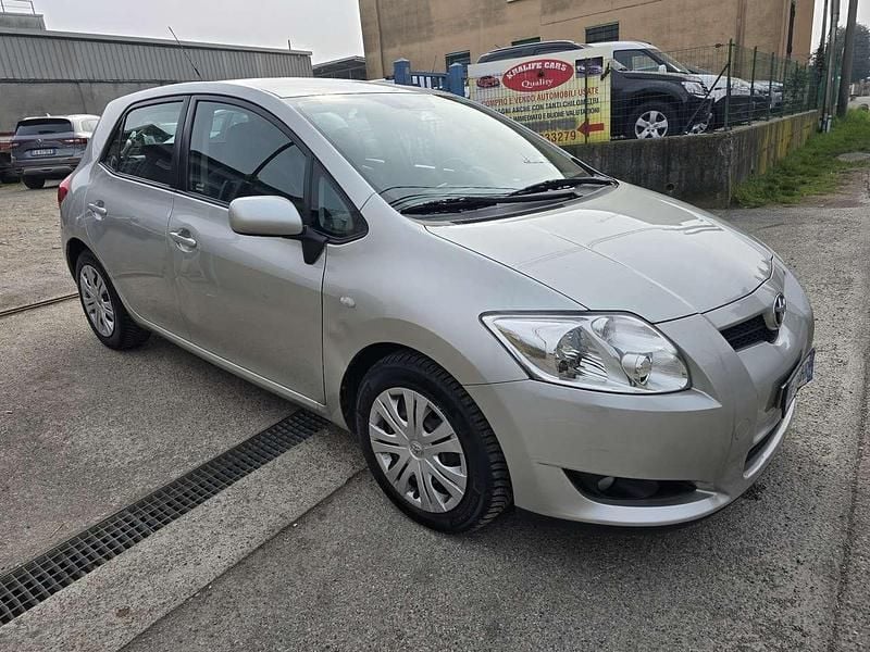 Usata Toyota Auris Sol 124 CV (91 kW) 2007 Argento Utilitaria