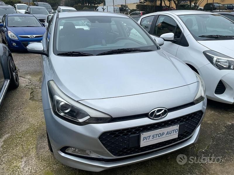 Usata Hyundai i20 Comfort 75 CV (55 kW) 2016 Grigio Berlina