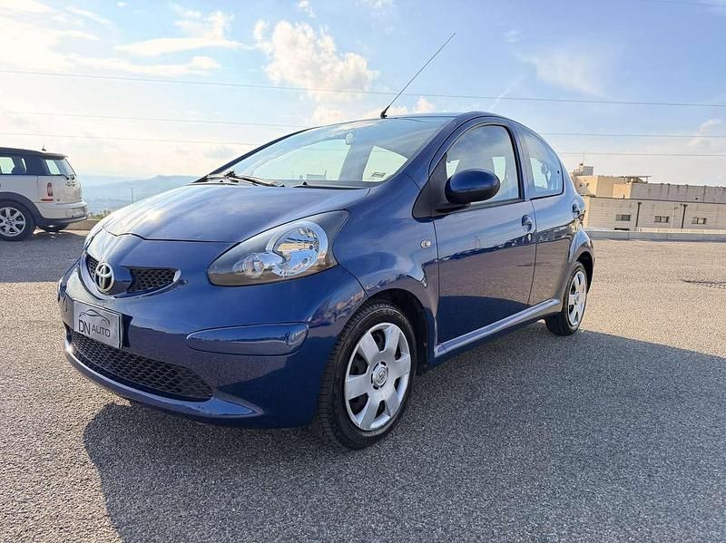 Blu/azzurro Usata 2007 Toyota Aygo Due volumi | 4900 € (Cara) - Immagine 1/4