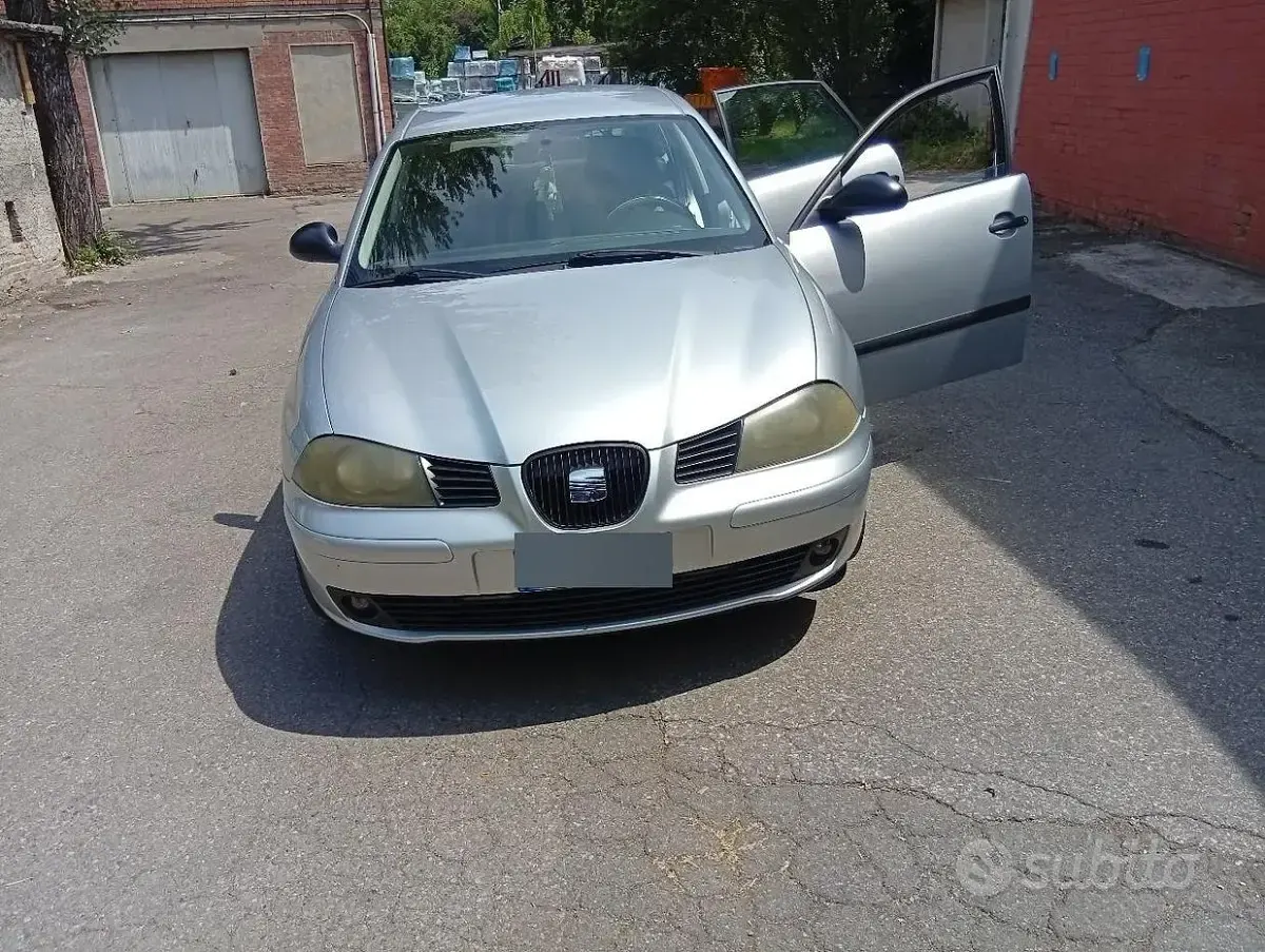 Usata Seat Ibiza 64 CV (47 kW) 2003 Grigio Utilitaria