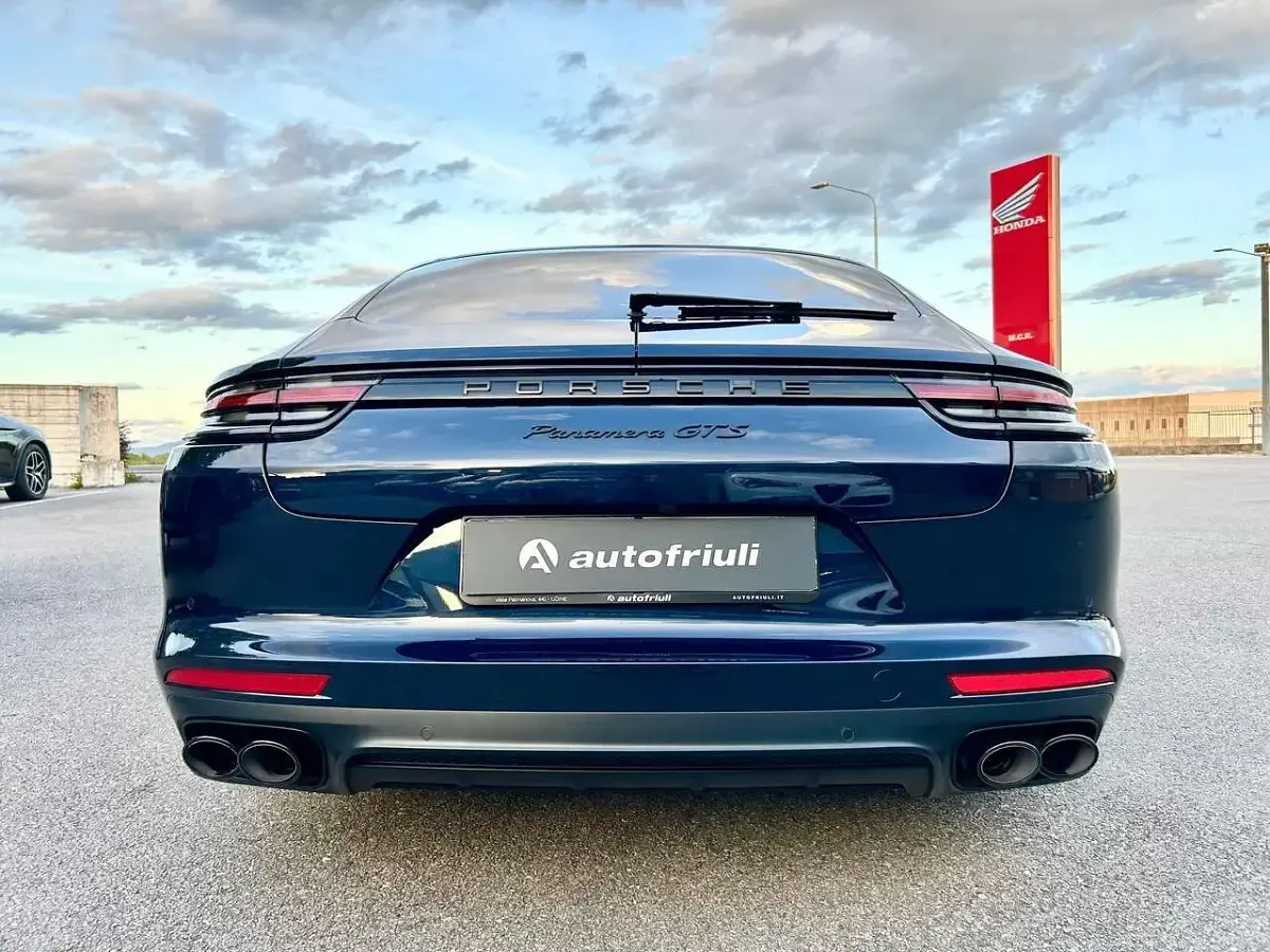 Usata Porsche Panamera 460 CV (338 kW) 2020 Blu notte Utilitaria