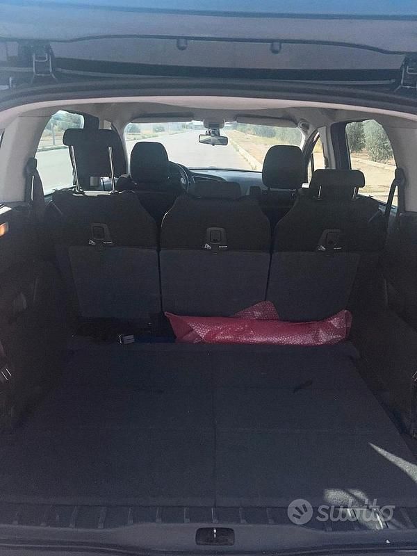 Usata Peugeot 5008 112 CV (82 kW) 2011 Nero Monovolume