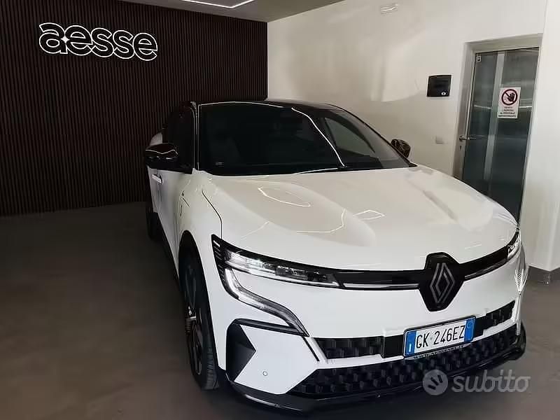 Begagnad Renault Megane E-Tech Techno 55 kW (75 HK) 2022 Vit SUV