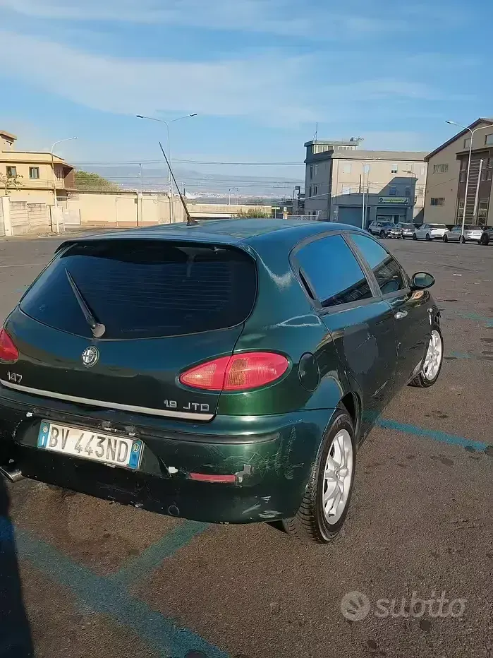 Usata Alfa Romeo 147 116 CV (85 kW) 2001 Utilitaria