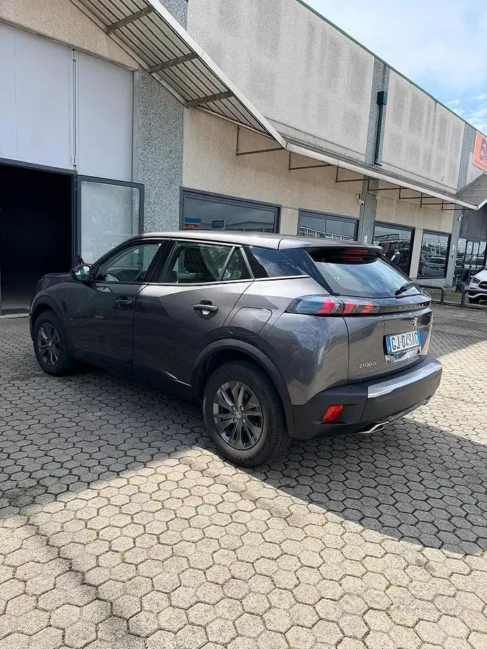 Usata Peugeot 2008 Active 101 CV (74 kW) 2022 Grigio SUV