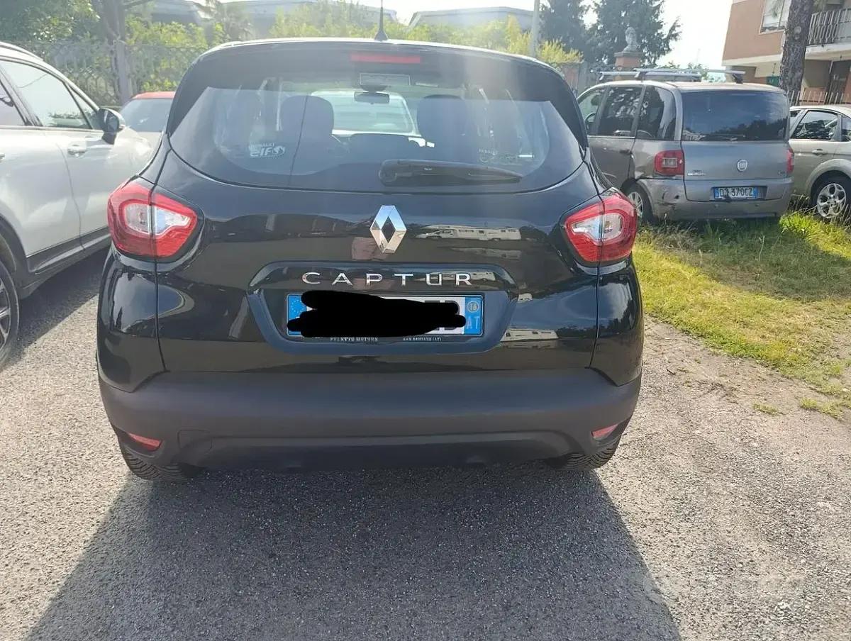 Usata Renault Captur 90 CV (66 kW) 2016 Nero SUV