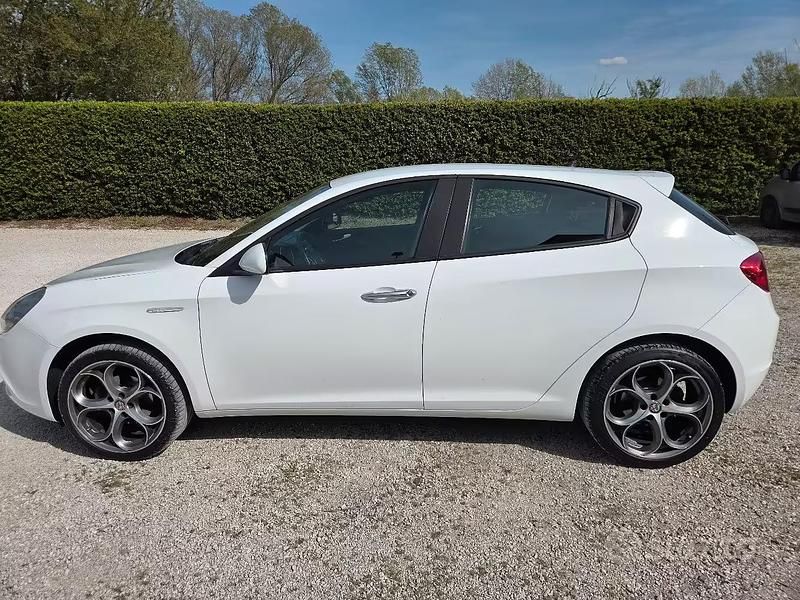 Usata Alfa Romeo Giulietta 120 CV (88 kW) 2017 Bianco Utilitaria