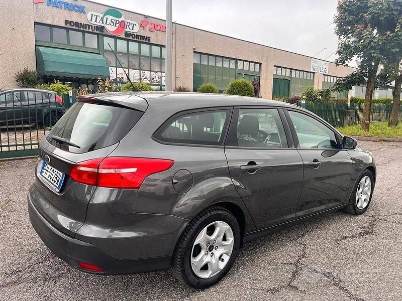 Usata Ford Focus S 120 CV (88 kW) 2017 Grigio Station wagon