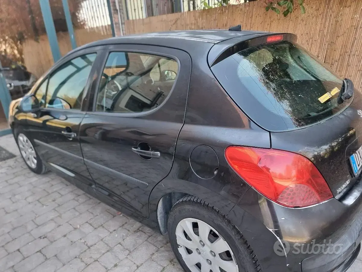 Usata Peugeot 207 75 CV (55 kW) 2009 Nero Berlina