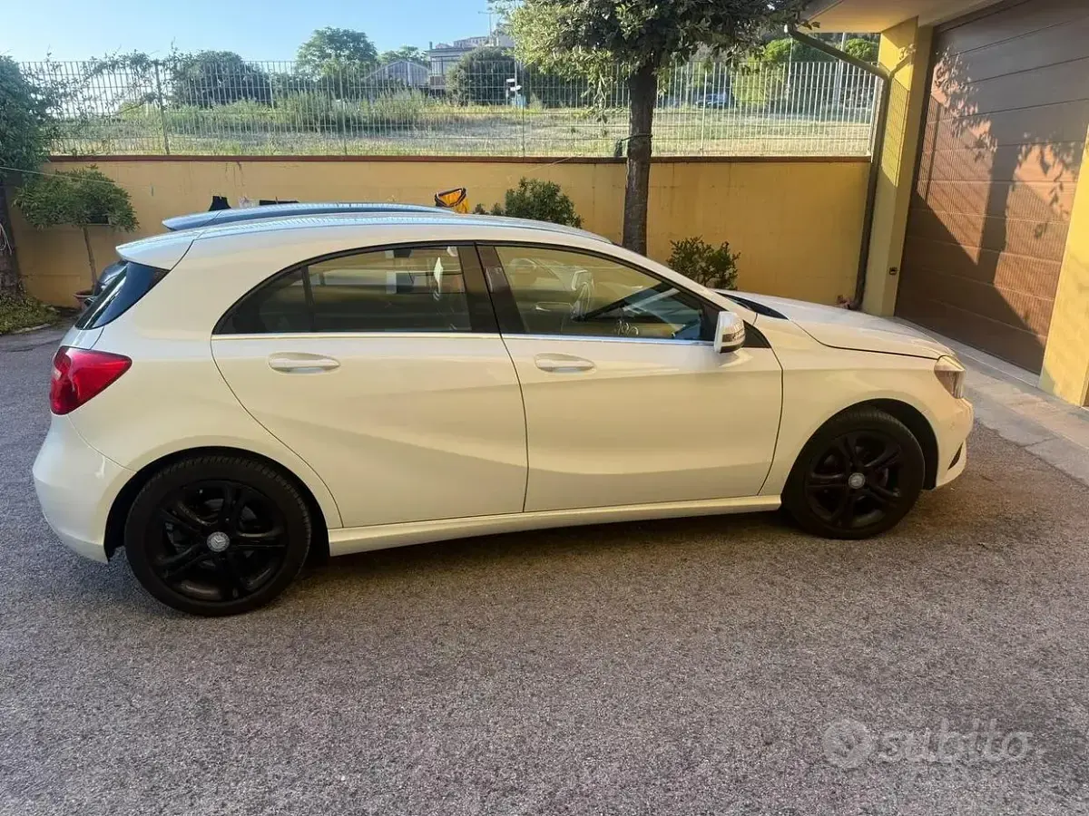 Usata Mercedes A160 90 CV (66 kW) 2014 Bianco Utilitaria