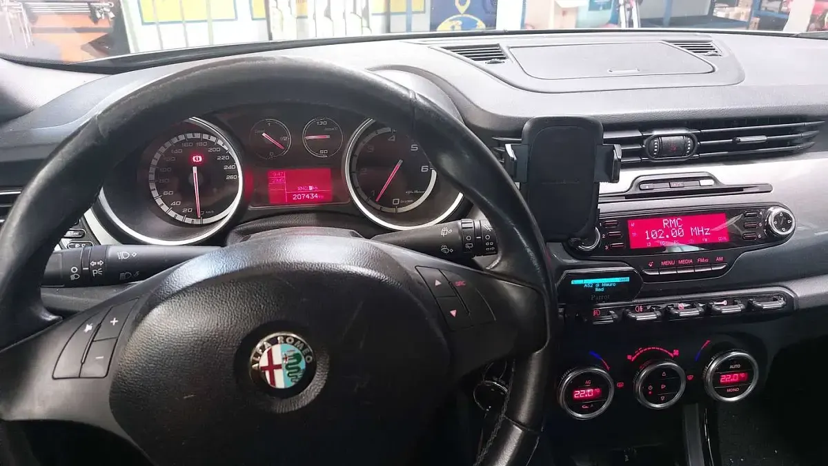 Usata Alfa Romeo Giulietta 105 CV (77 kW) 2011 Marrone Utilitaria