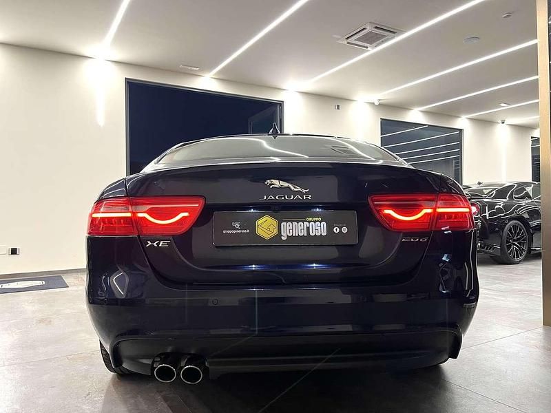 Usata Jaguar XE Portfolio 179 CV (131 kW) 2018 Blu/azzurro Berlina
