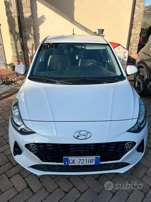 Usata Hyundai i10 67 CV (49 kW) 2023 Bianco Utilitaria