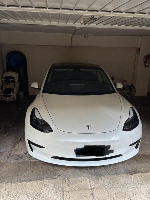 Bianco Usata 2023 Tesla Model 3 RWD Berlina | 28.500 € (Ottimo prezzo) - Immagine 1/4