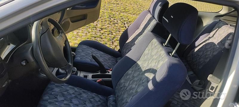 Usata Mitsubishi Colt 75 CV (55 kW) 1997 Grigio Utilitaria