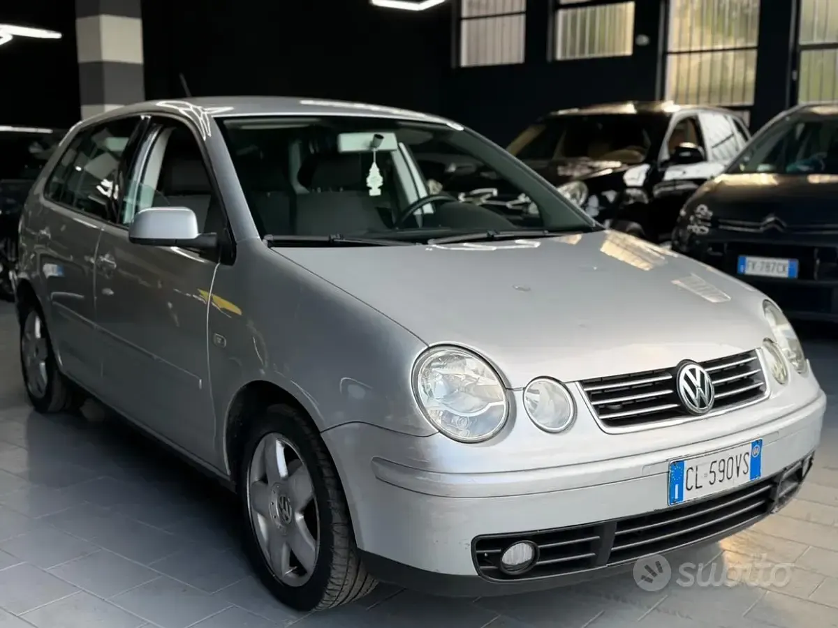 Usata VW Polo Highline 101 CV (74 kW) 2004 Grigio Utilitaria