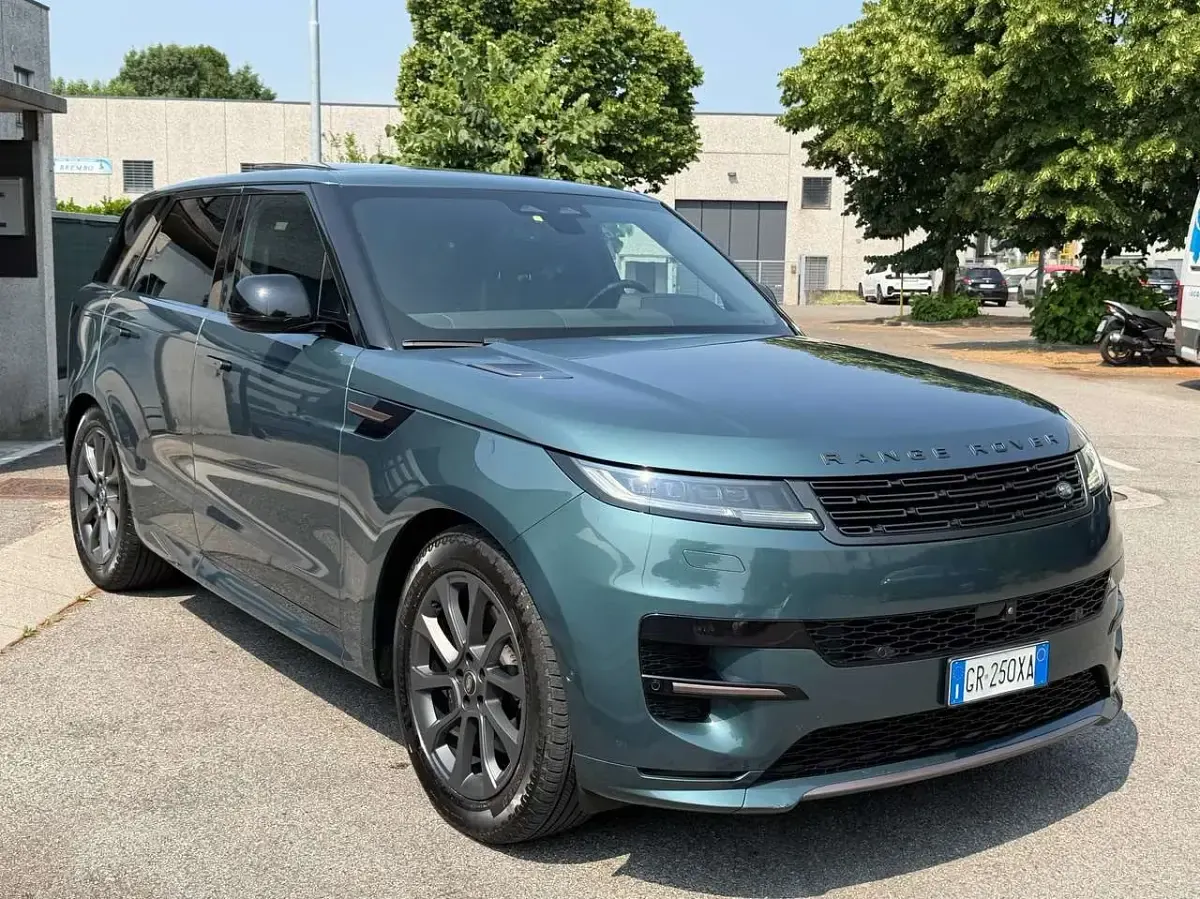 Usata Land Rover Range Rover Sport SE Dynamic 249 CV (183 kW) 2023 Giola green metallizzato SUV