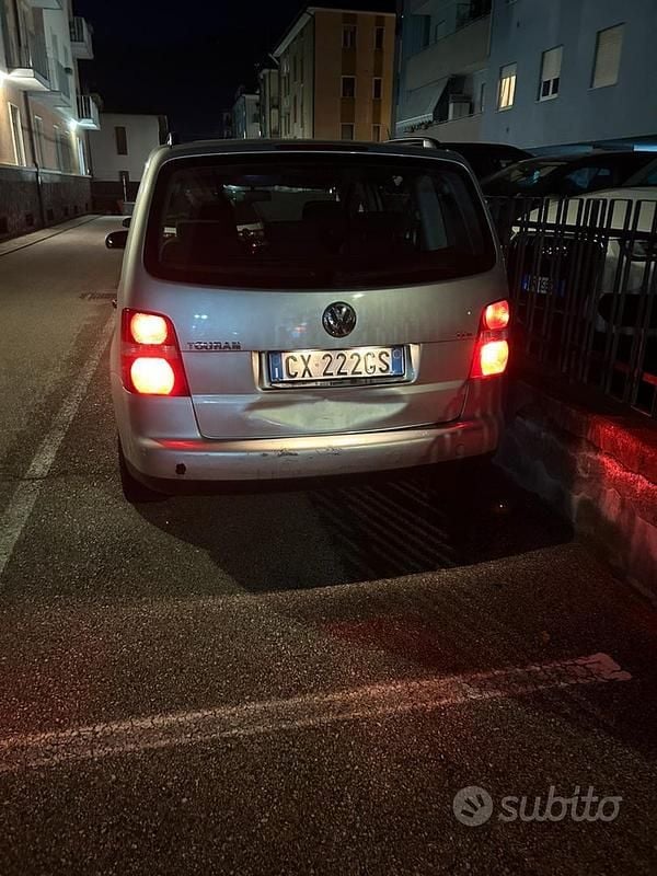 Grigio Usata 2004 VW Touran Monovolume | 1500 € (Super prezzo) - Immagine 1/4