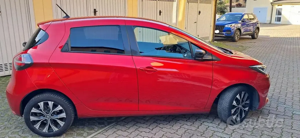 Usata Renault Zoe Intens 50 kW (69 CV) 2021 Rosso Utilitaria