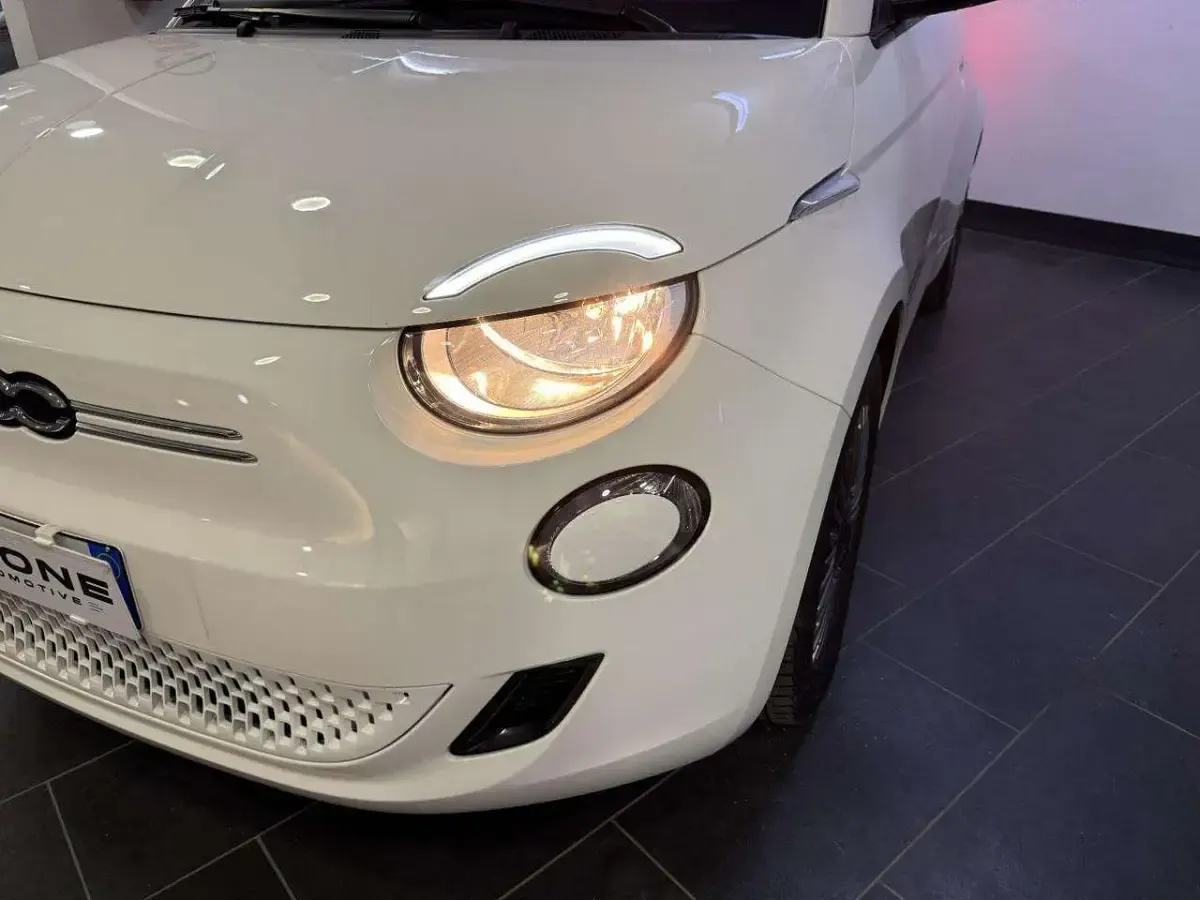 Usata Fiat 500e Icon 42 kW (58 CV) 2021 Bianco Berlina