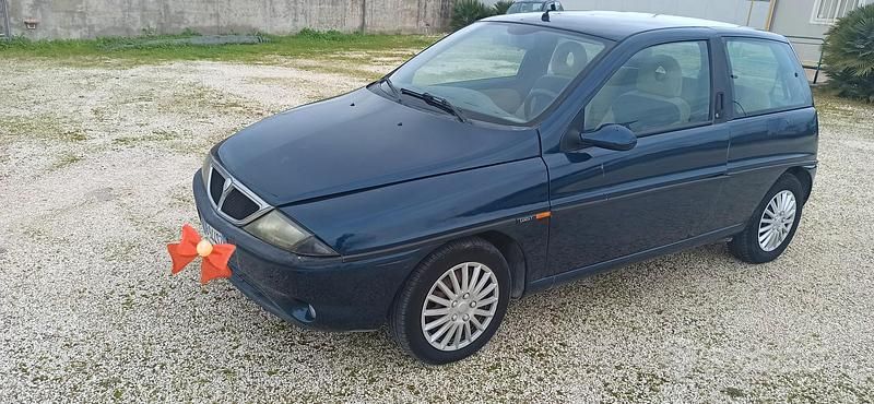 Usata Lancia Ypsilon 60 CV (44 kW) 1999 Blu Utilitaria