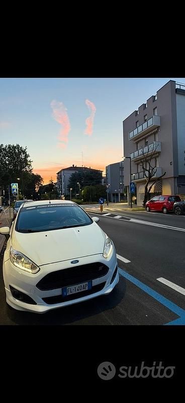 Usata Ford Fiesta ST-Line 75 CV (55 kW) 2017 Bianco Utilitaria