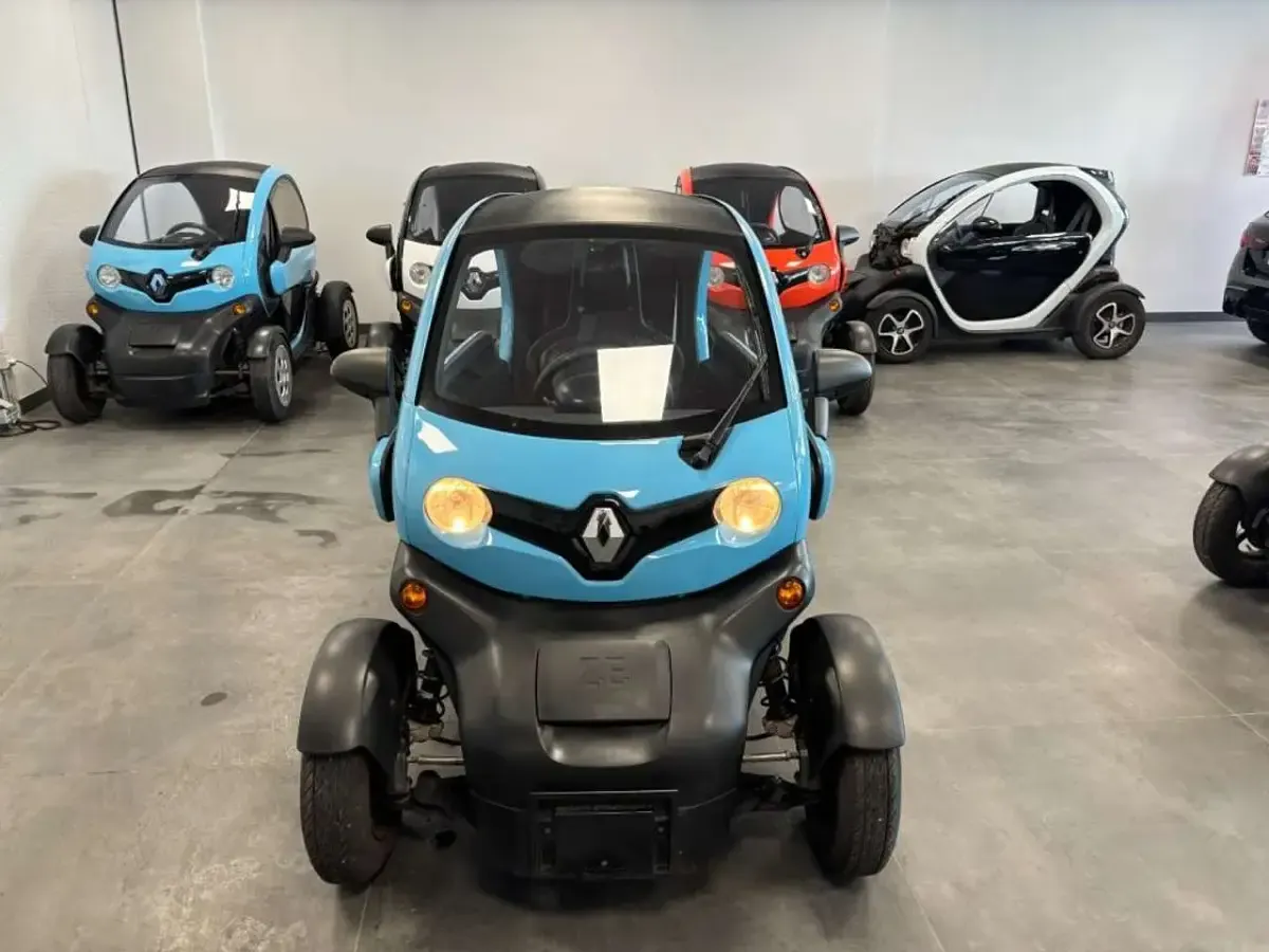 Usata Renault Twizy Intens 12 kW (17 CV) 2018 Azzurro Utilitaria