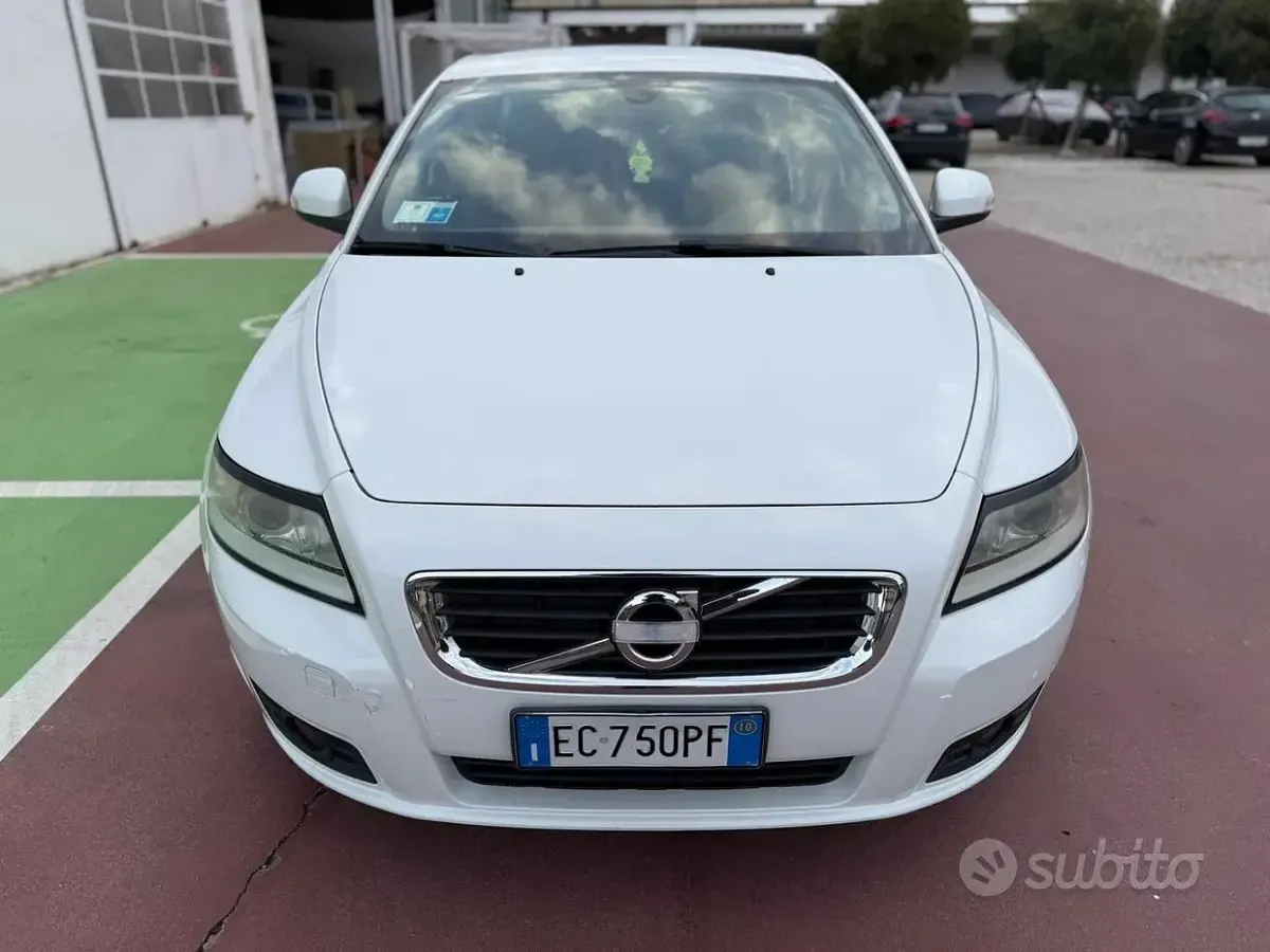 Usata Volvo V50 109 CV (80 kW) 2010 Bianco Station wagon