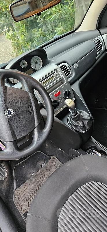 Usata Lancia Ypsilon 60 CV (44 kW) 2004 Utilitaria