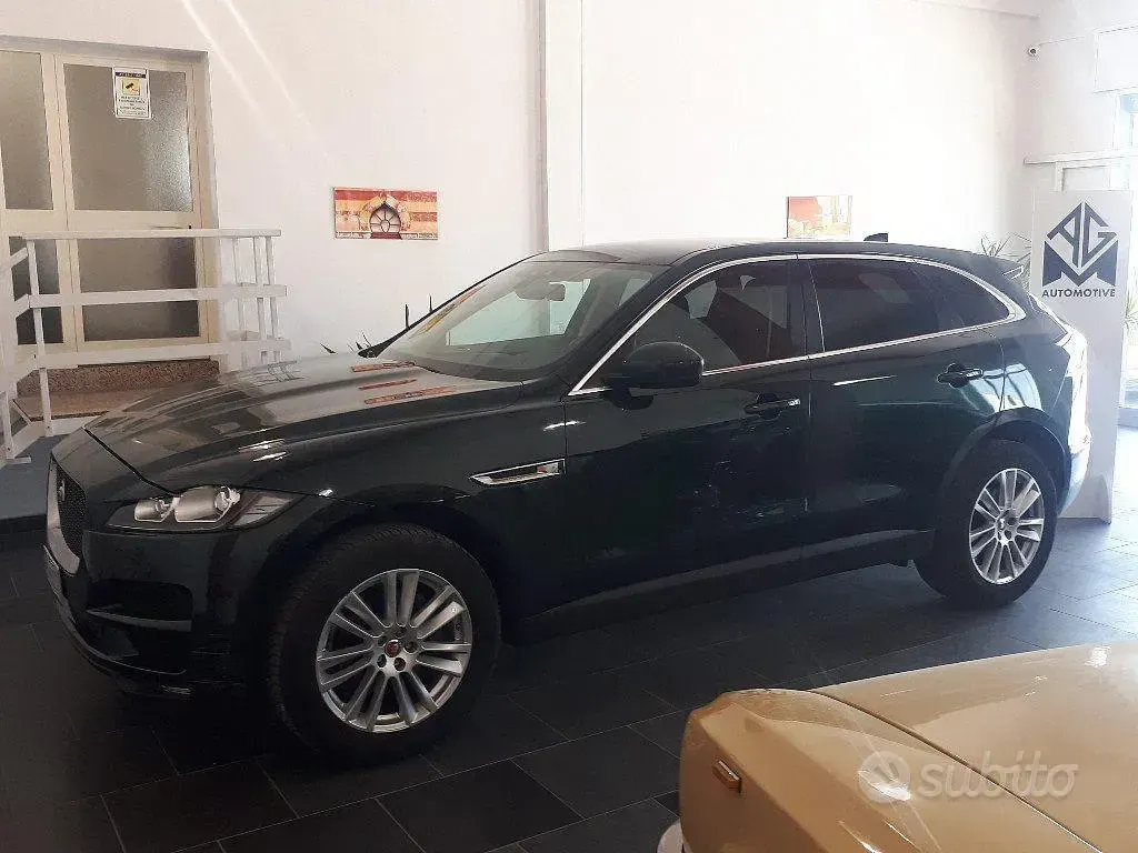 Usata Jaguar F-Pace Portfolio 179 CV (131 kW) 2018 Verde scuro SUV