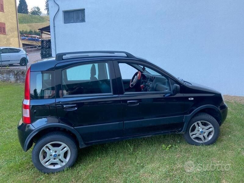 Usata 2007 Fiat Panda 4x4 Due volumi | 4000 € (Super prezzo) - Immagine 1/4