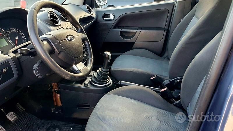 Usata Ford Fiesta 73 CV (53 kW) 2008 Blu Utilitaria