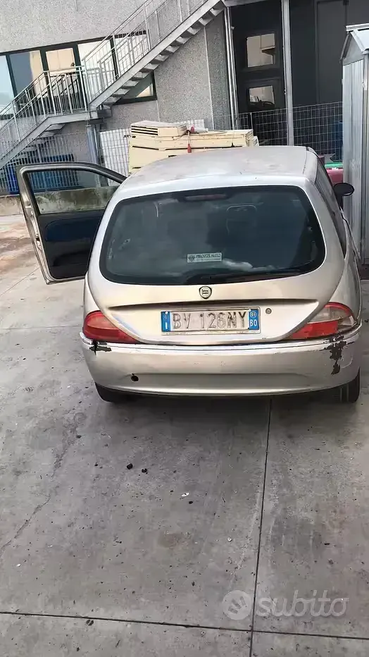 Usata Lancia Ypsilon 60 CV (44 kW) 2001 Utilitaria