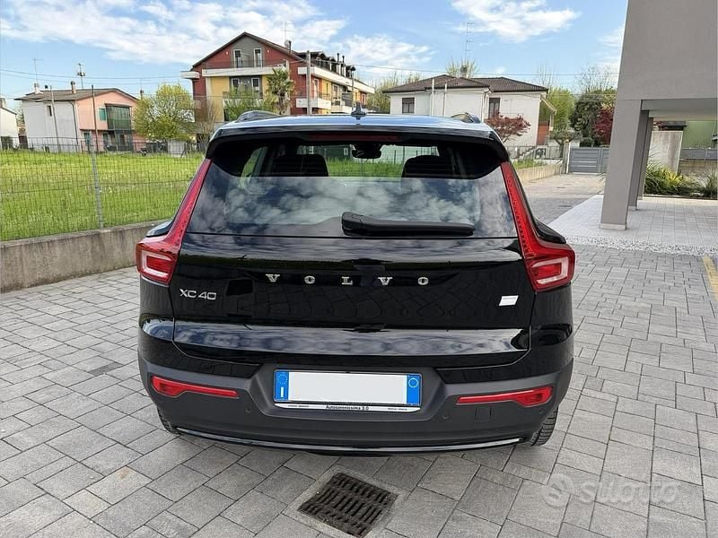 Usata Volvo XC40 Core 175 kW (238 CV) 2023 Nero SUV