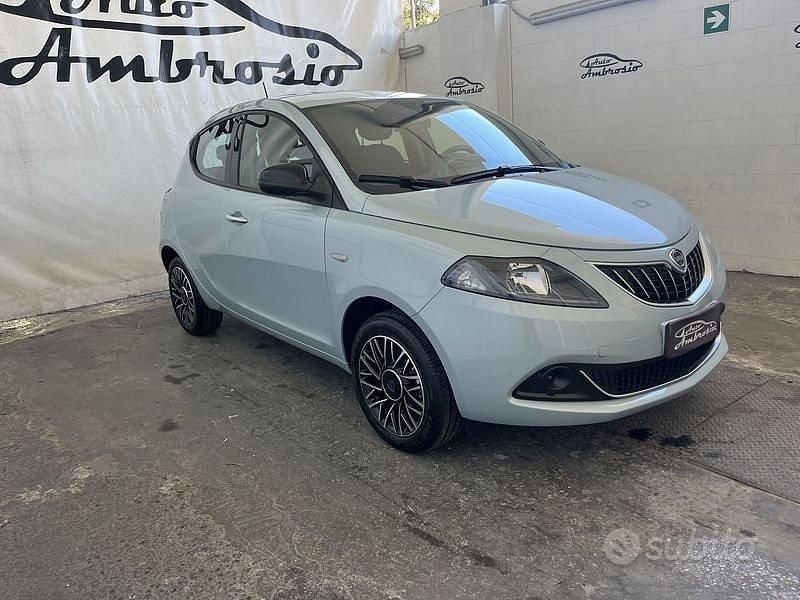 Usata Lancia Ypsilon Gold 69 CV (50 kW) 2024 Blu Utilitaria