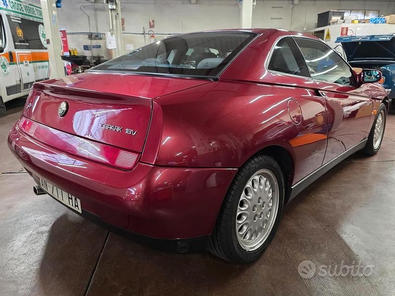 Usata Alfa Romeo GTV 150 CV (110 kW) 1995 Rosso Coupé