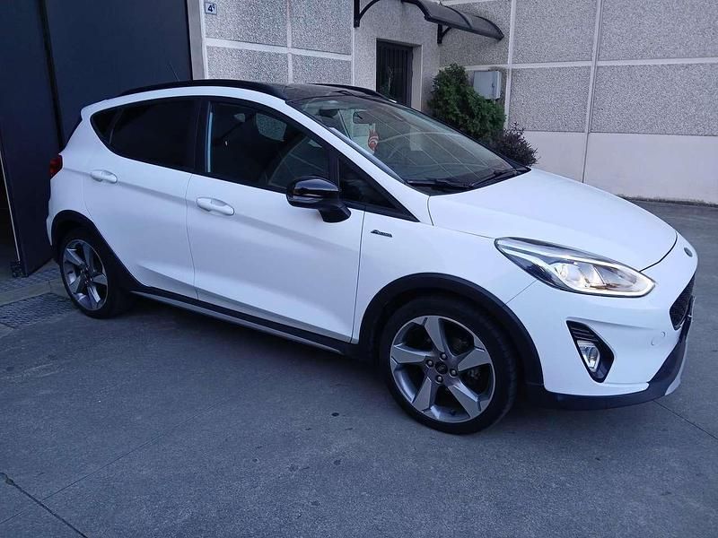 Usata Ford Fiesta Active 86 CV (63 kW) 2018 Bianco Berlina