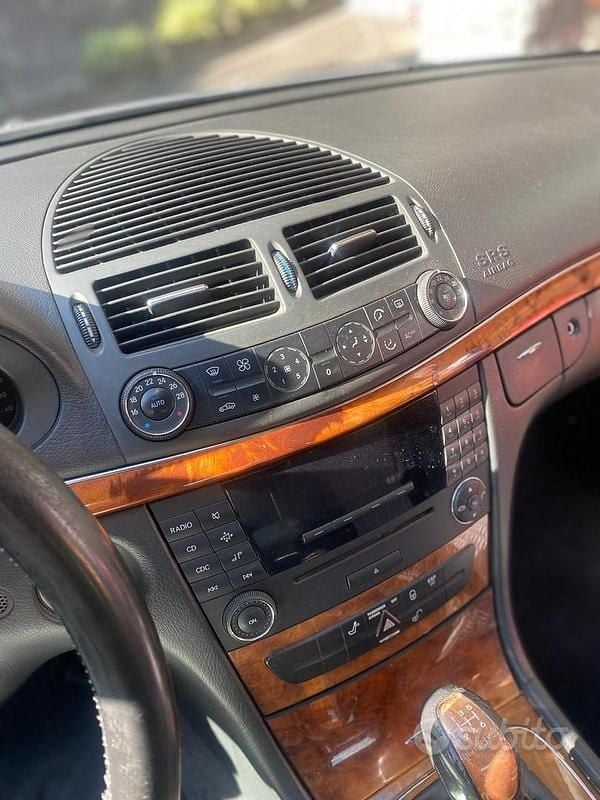 Usata Mercedes E270 2002 Grigio Berlina