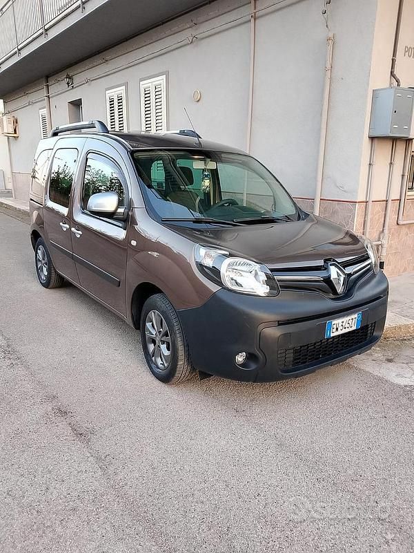 Marrone Usata 2013 Renault Kangoo Monovolume | 6000 € (Buon prezzo) - Immagine 1/1