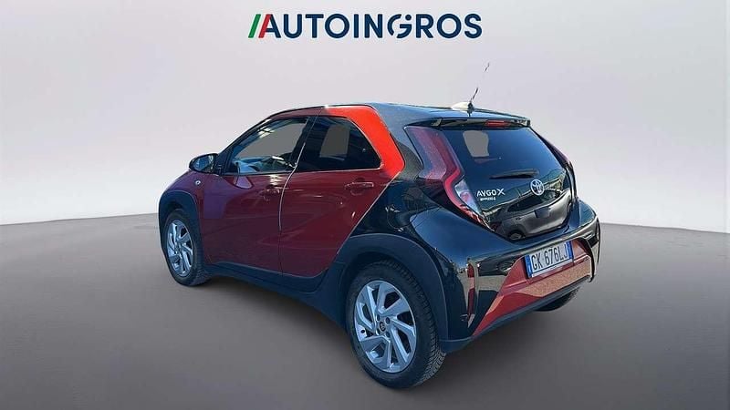 Usata Toyota Aygo X Lounge 72 CV (52 kW) 2022 Rosso cobalto SUV