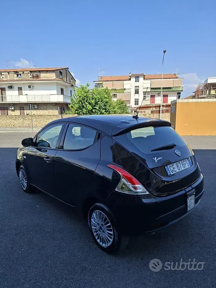 Usata Lancia Ypsilon Gold 69 CV (50 kW) 2021 Nero Utilitaria