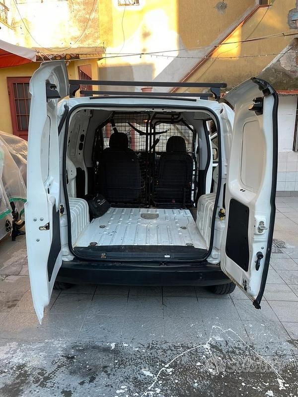 Usata Peugeot Bipper 75 CV (55 kW) 2014 Bianco Monovolume